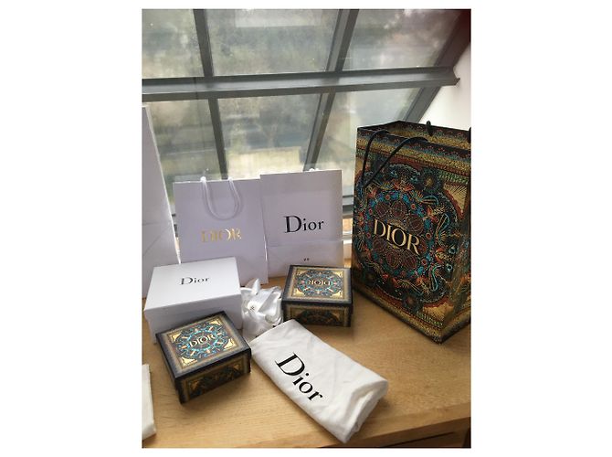 I am selling a range of very good condition Dior packaging bags with fabric pockets, Dior ribbons and boxes. - view 4