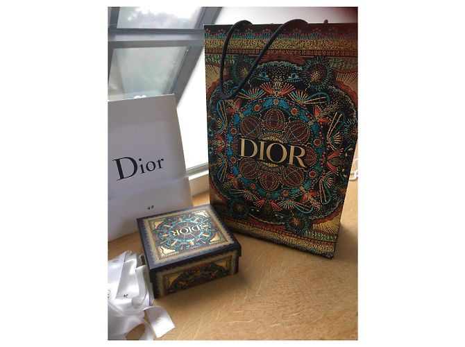 I am selling a range of very good condition Dior packaging bags with fabric pockets, Dior ribbons and boxes. - view 6