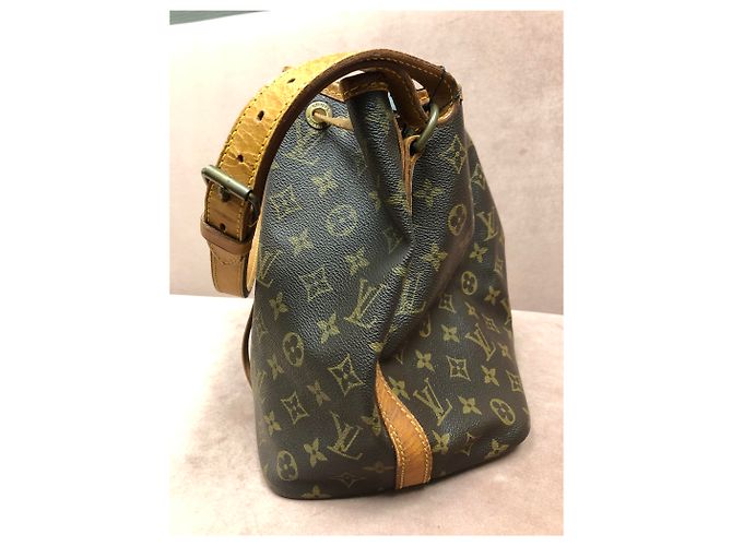 Louis Vuitton Noe PM Borsa a mano marrone in pelle e tela - vista 15