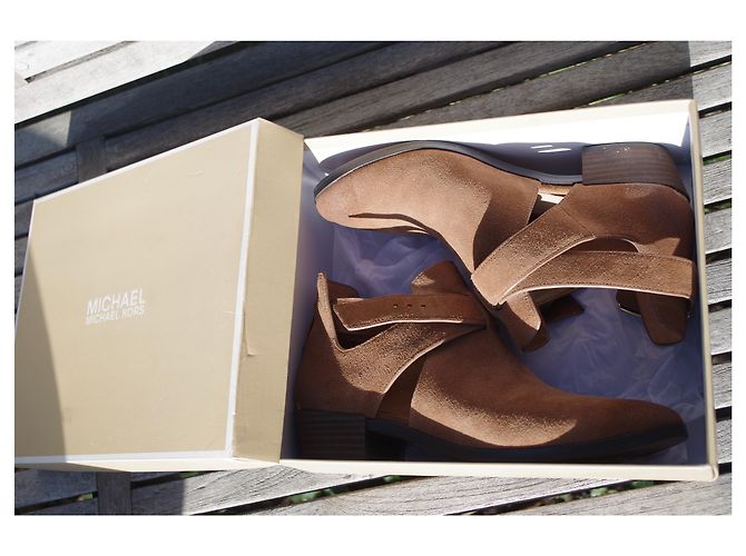 Stivaletti Michael Kors Mercer scamosciati caramello - vista 8