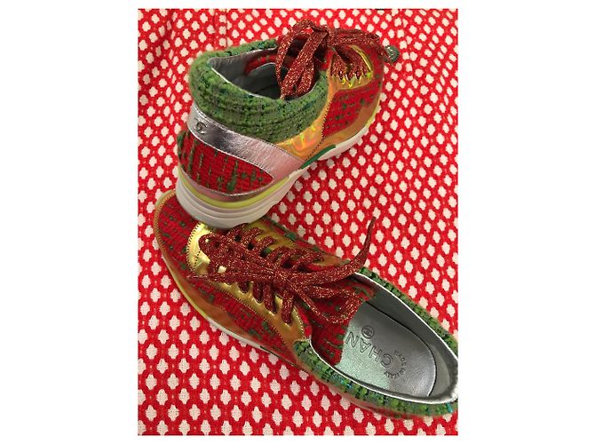 Sneakers Chanel in tweed cinese rosso e verde - vista 2