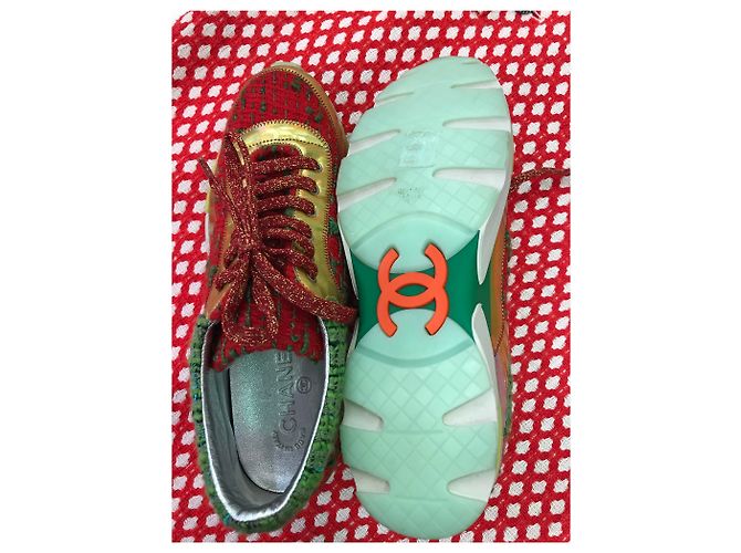 Sneakers Chanel in tweed cinese rosso e verde - vista 3