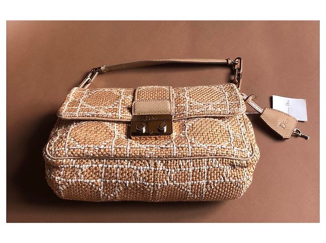 New Look Dior new lock - vue 2