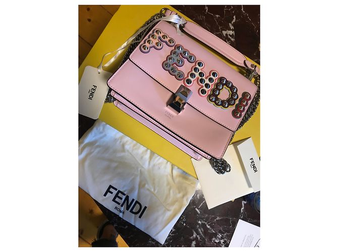 Borsa a tracolla Fendi in pelle rosa - vista 2
