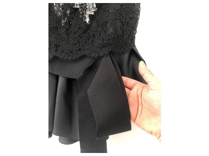 Top in pizzo nero e raso con inserti di cristalli del marchio Dice Kayek - vista 3