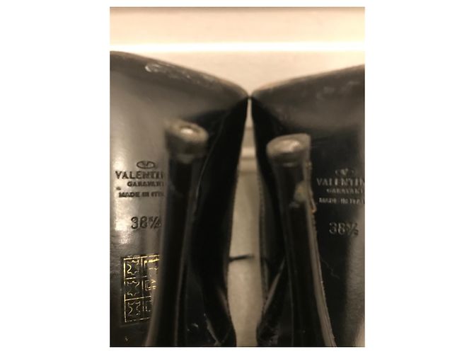 Décolleté Valentino in vernice nera con punta aperta Nero - vista 6