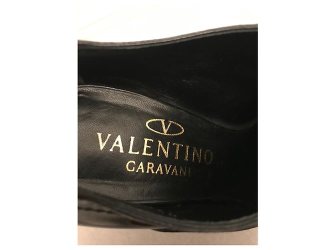 Décolleté Valentino in vernice nera con punta aperta Nero - vista 8