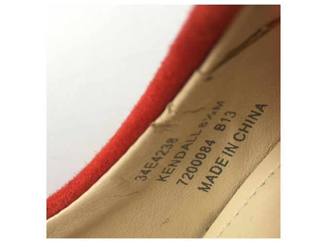 Calvin Klein Pumps aus rotem Wildleder - Ansicht 4