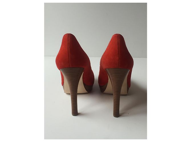 Calvin Klein Pumps aus rotem Wildleder - Ansicht 7