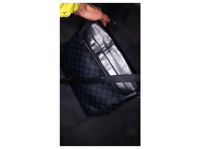 Louis Vuitton Damier Cobalt Newport Messenger Bag Black Leather - view 2