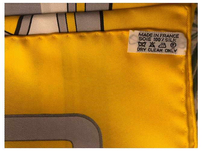 Carré Hermès - Les Coupés - firmato F. da La PERRIERE Giallo - vista 5