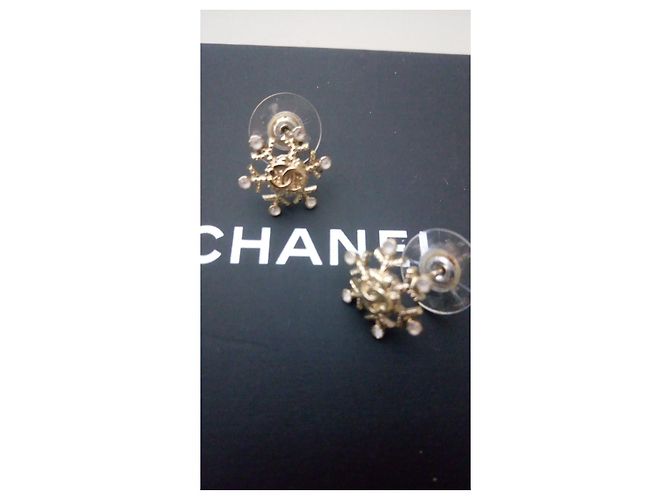 Orecchini fiocco di neve Chanel Gold hardware - vista 3