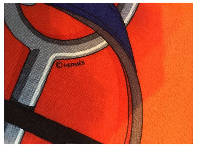 Scialle di Hermès  140 X 140 cashmere e seta Rosso - vista 5