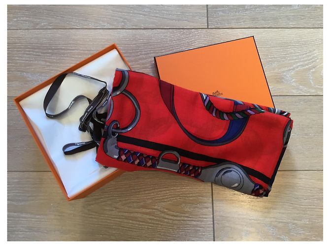 Scialle di Hermès  140 X 140 cashmere e seta Rosso - vista 9