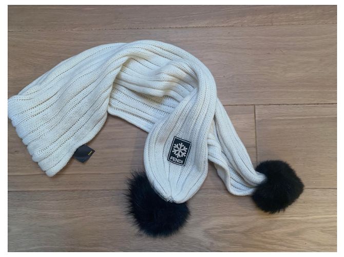 Bufanda Fendi de Cachemira Blanca con Pompones de Piel Blanco Crema - vista 2