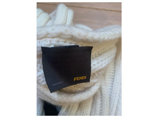 Bufanda Fendi de Cachemira Blanca con Pompones de Piel Blanco Crema - vista 5