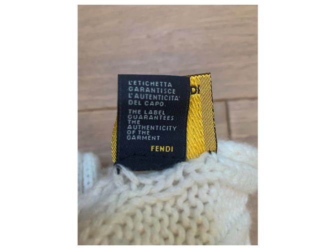 Bufanda Fendi de Cachemira Blanca con Pompones de Piel Blanco Crema - vista 6