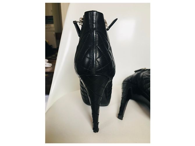 Stivaletti Chanel in pelle nera 38.5 Nero Silver hardware - vista 15