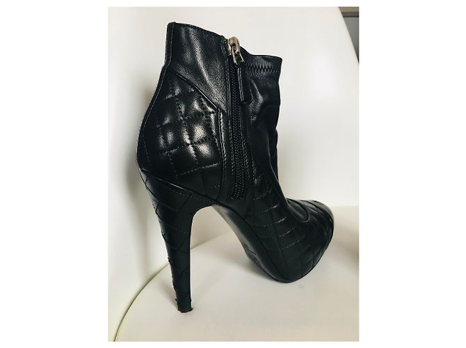 Stivaletti Chanel in pelle nera 38.5 Nero Silver hardware - vista 20