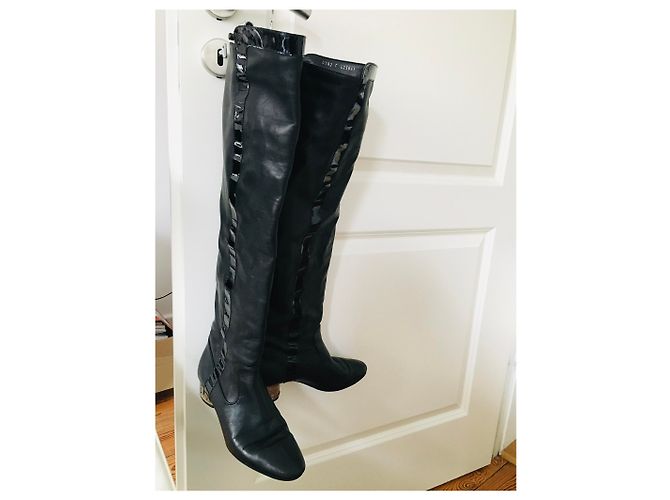 Botas sobre la rodilla Chanel de charol negro Hardware de plata - vista 12