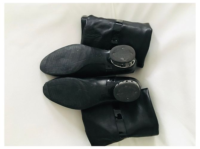 Botas sobre la rodilla Chanel de charol negro Hardware de plata - vista 14