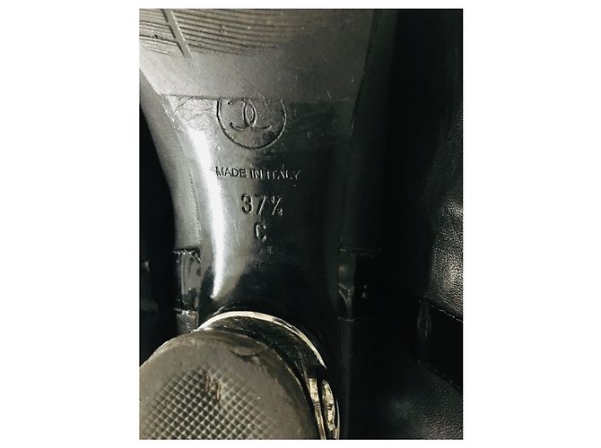 Botas sobre la rodilla Chanel de charol negro Hardware de plata - vista 16