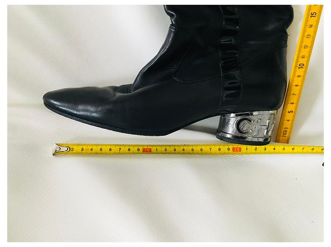 Botas sobre la rodilla Chanel de charol negro Hardware de plata - vista 17