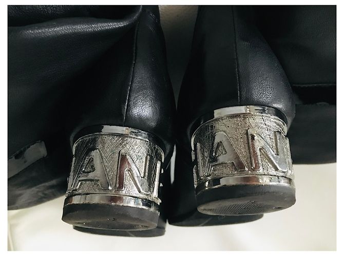Botas sobre la rodilla Chanel de charol negro Hardware de plata - vista 3