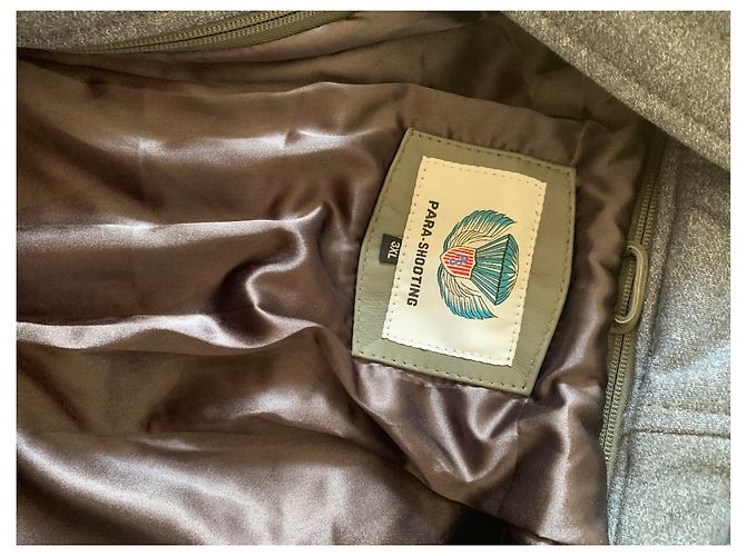Autre Marque Graue Lammfelljacke mit abnehmbarer Kapuze - Ansicht 4