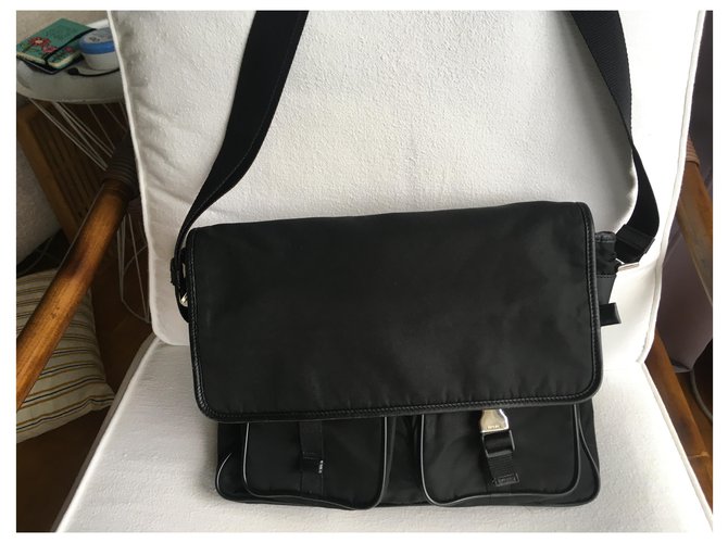 Borsa a tracolla Prada in nylon nero - vista 2