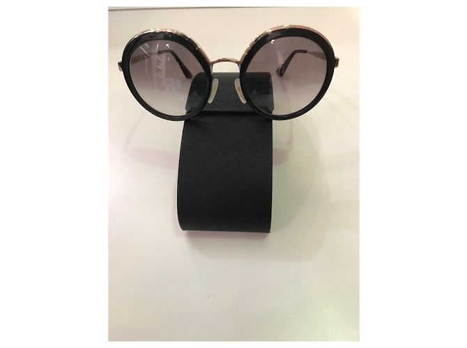 Occhiali da sole Prada neri in acetato con dettagli oro Gold hardware - vista 2