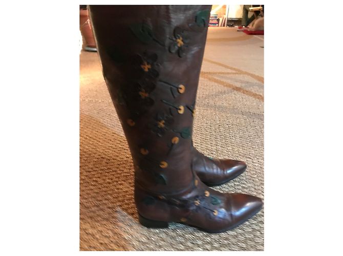 Botas altas Prada de cuero marrón con flores de cuero Castaño - vista 2