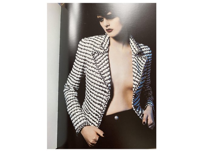Chanel Spring-Summer Collection Book 1987 - view 3
