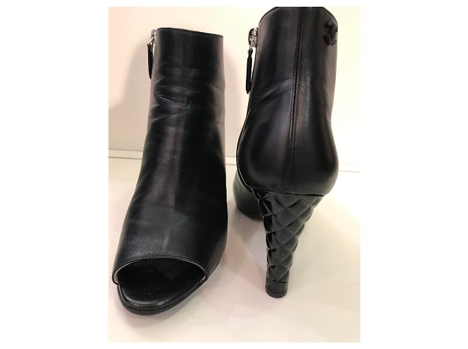 Botas Abiertas Chanel de Cuero Negro 39 - vista 3
