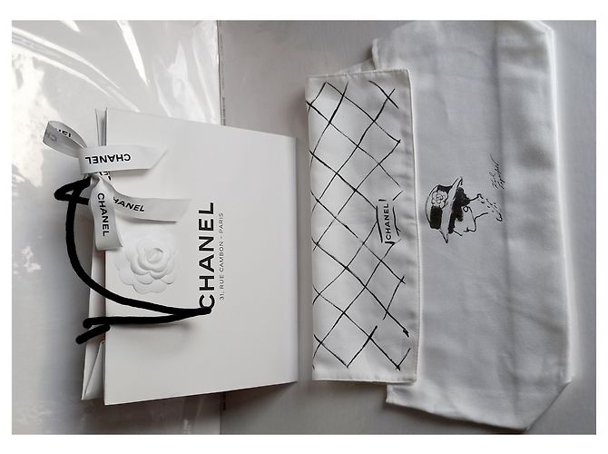 Chanel. Neuer Staubbeutel, Tasche zur Aufbewahrung einer Handtasche, Oder andere... Aus weiß - Ansicht 2