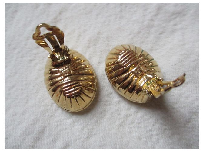 Orecchini a clip cabochon Yves Saint Laurent dorati D'oro - vista 2