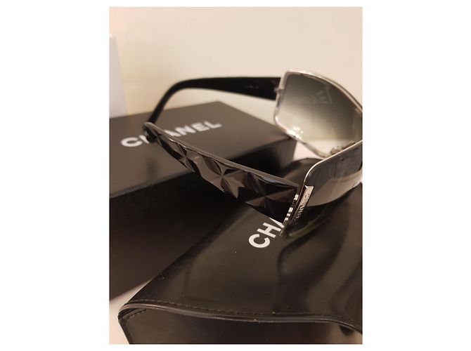 Cambon Occhiali da sole Chanel Montaigne Acetato Nero Blu Navy - vista 4