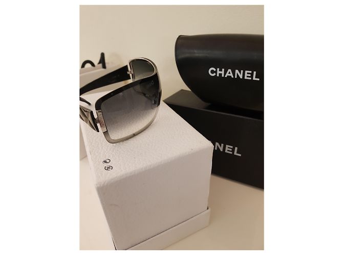 Cambon Occhiali da sole Chanel Montaigne Acetato Nero Blu Navy - vista 5