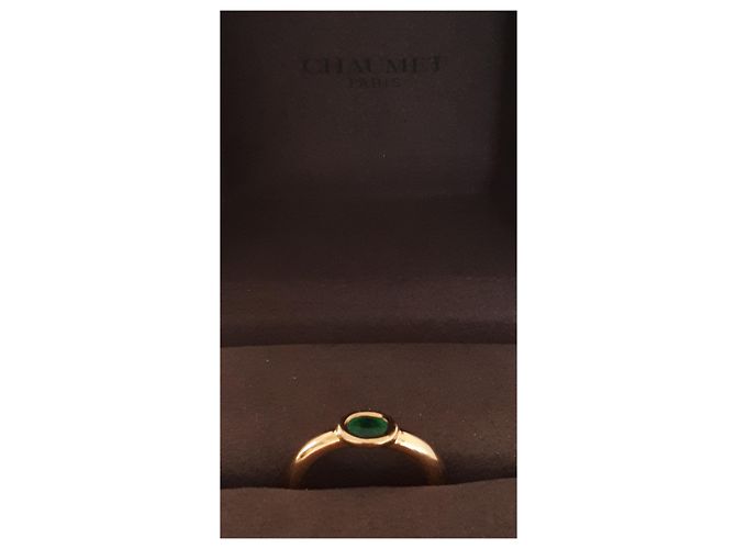 Chaumet gold and emerald ring - view 2