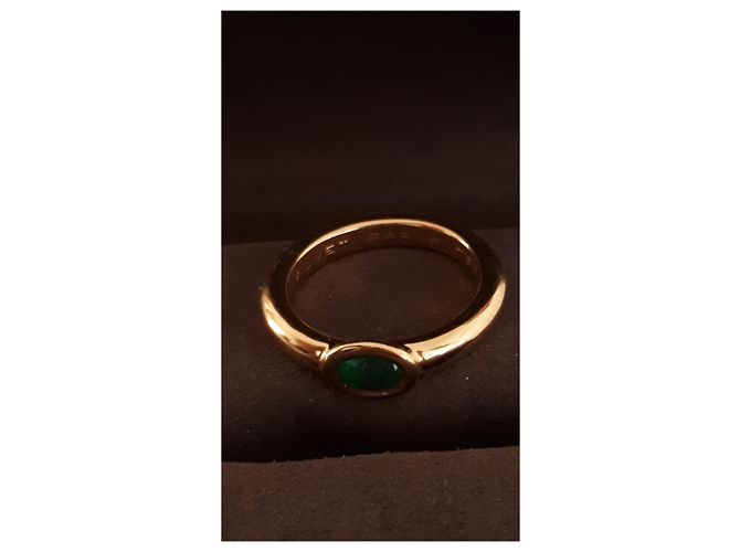 Chaumet gold and emerald ring - view 5
