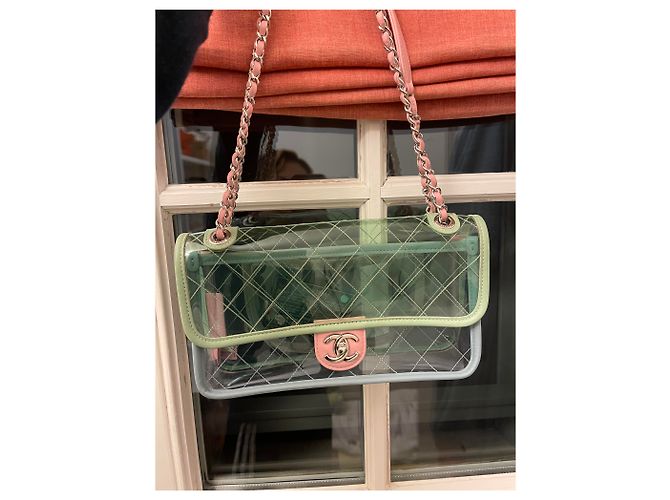 Chanel Runway Bolsa de Aba Acolchoada em PVC e Pele de Carneiro Hardware prateado - vista 2