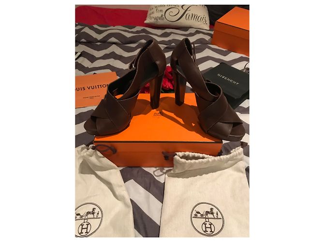 Sandali Hermès Spartan in pelle marrone scuro - vista 2