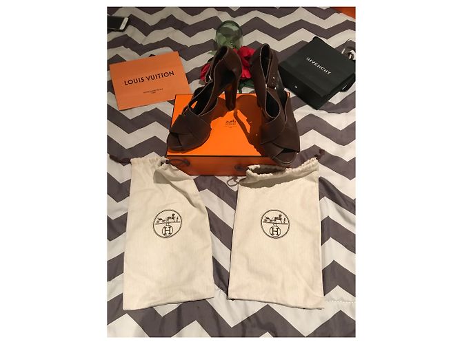 Sandali Hermès Spartan in pelle marrone scuro - vista 3
