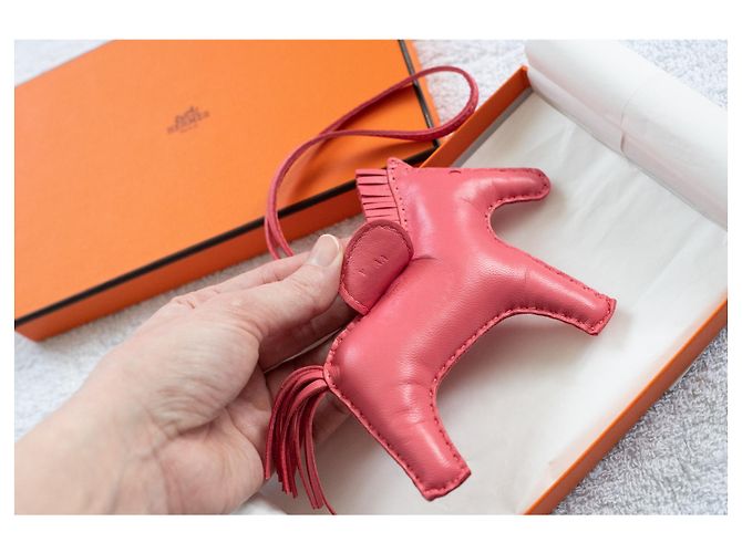 Charm Hermès Rodeo mm Rose Azalee rosa pelle - vista 2