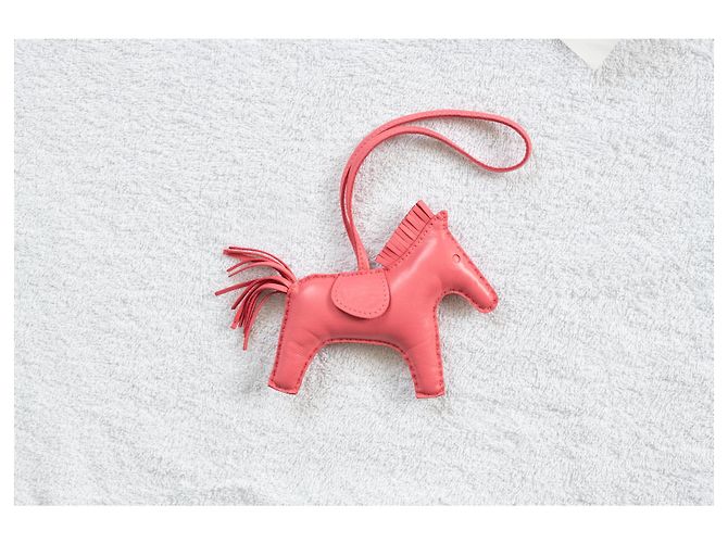 Charm Hermès Rodeo mm Rose Azalee rosa pelle - vista 3