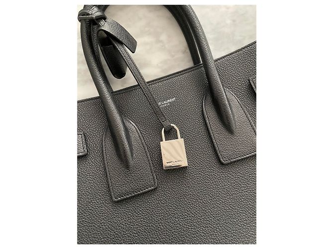 Yves Saint Laurent Bolsa de dia em pele de cordeiro preta Preto - vista 2
