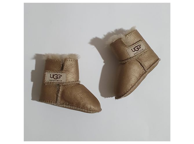 Botas Ugg para Bebé em Pele de Carneiro - vista 2
