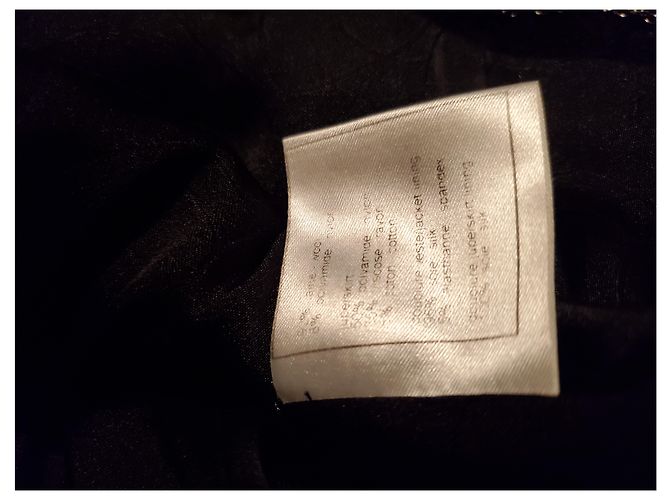 Chanel Little Black Wool Boucle Jacke mit Rüschen Schwarz - Ansicht 3