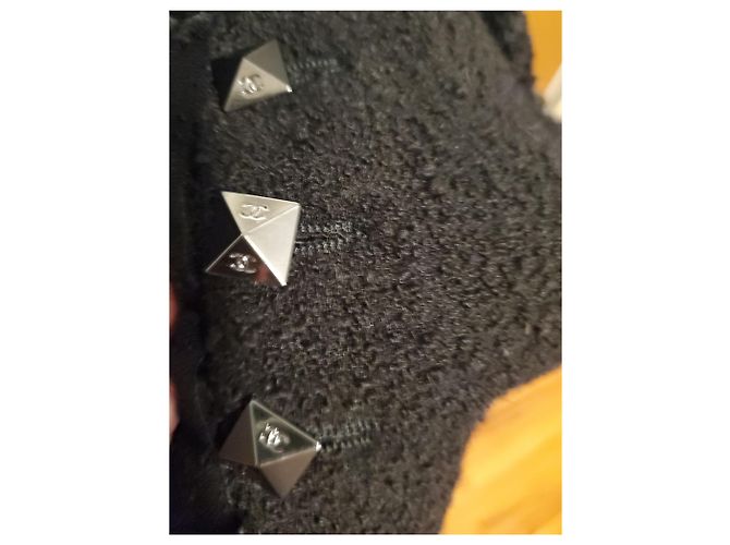 Chanel Little Black Wool Boucle Jacke mit Rüschen Schwarz - Ansicht 4