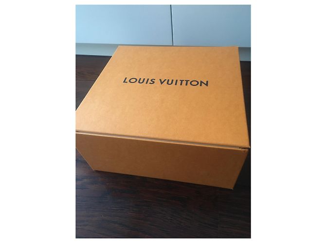Louis Vuitton Wynwood Rosso - vista 2